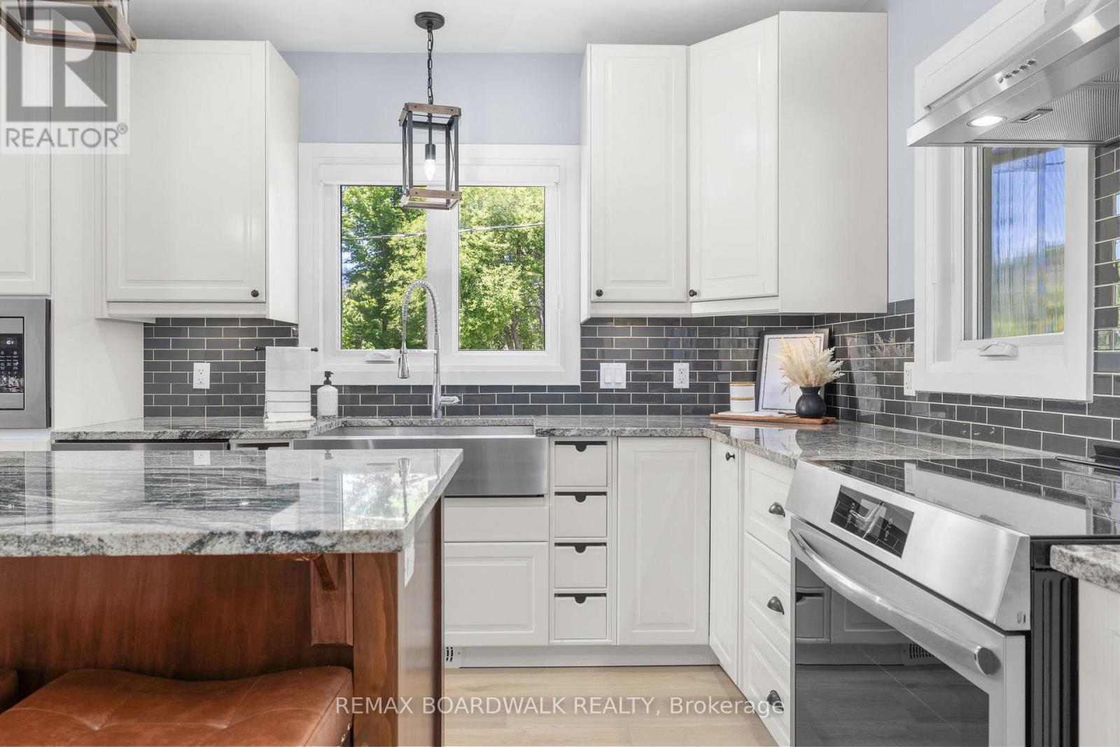 159 DUNLOP CRESCENT - 12