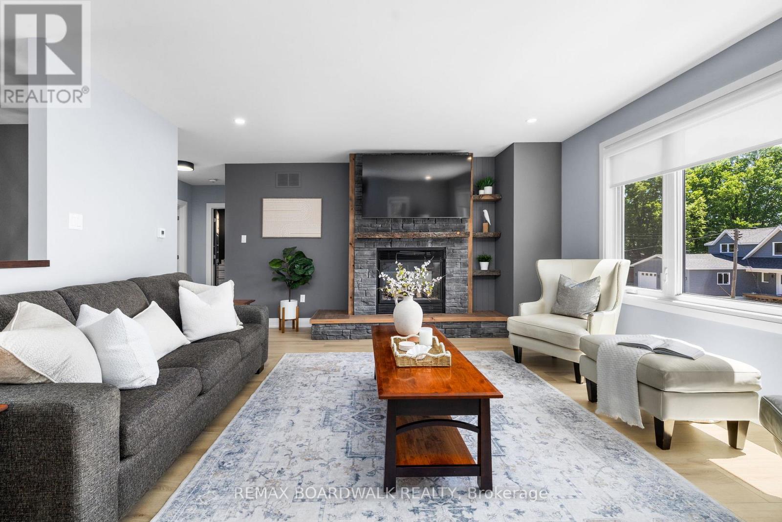 159 DUNLOP CRESCENT - 18