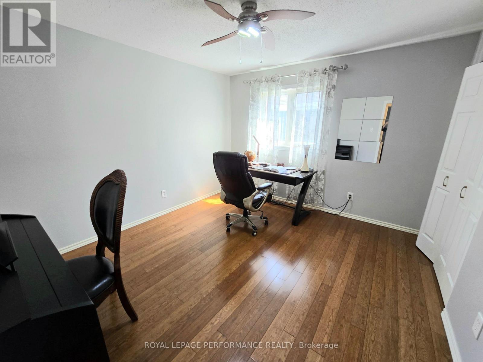 61 HAWLEY CRESCENT - 26