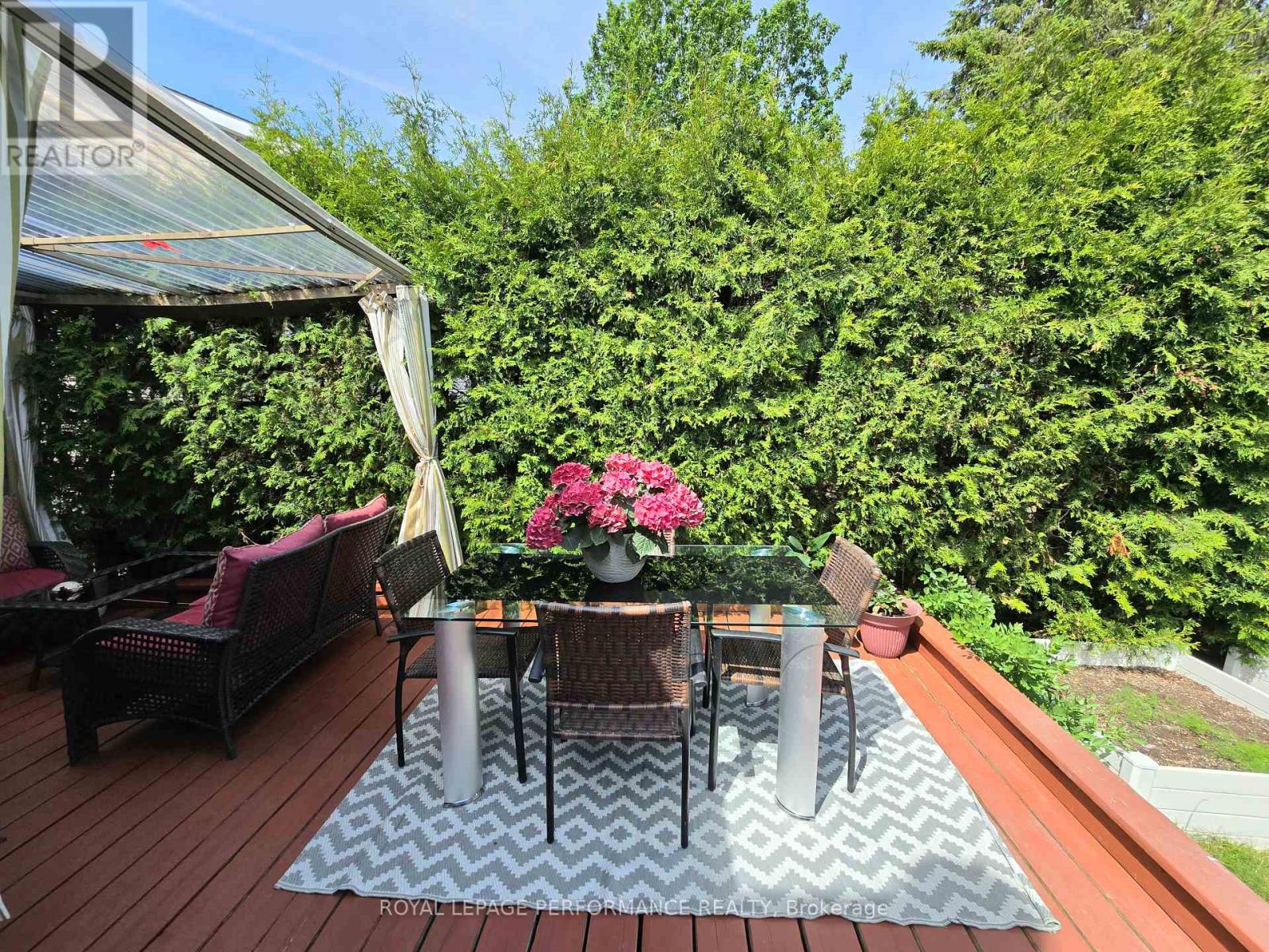 61 HAWLEY CRESCENT - 35