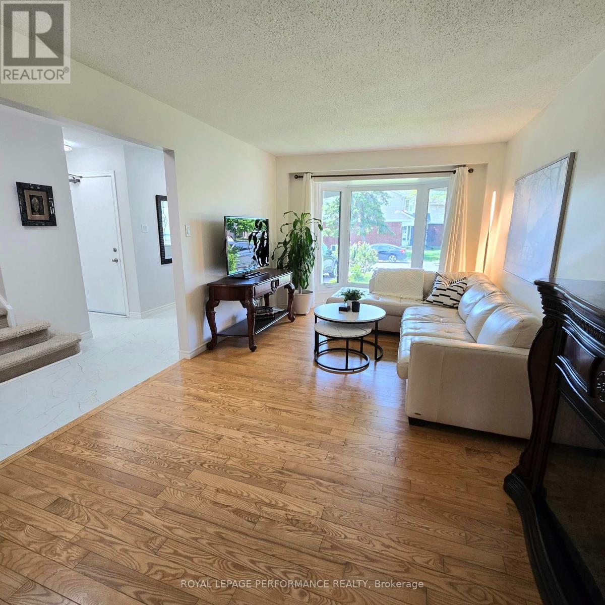 61 HAWLEY CRESCENT - 4