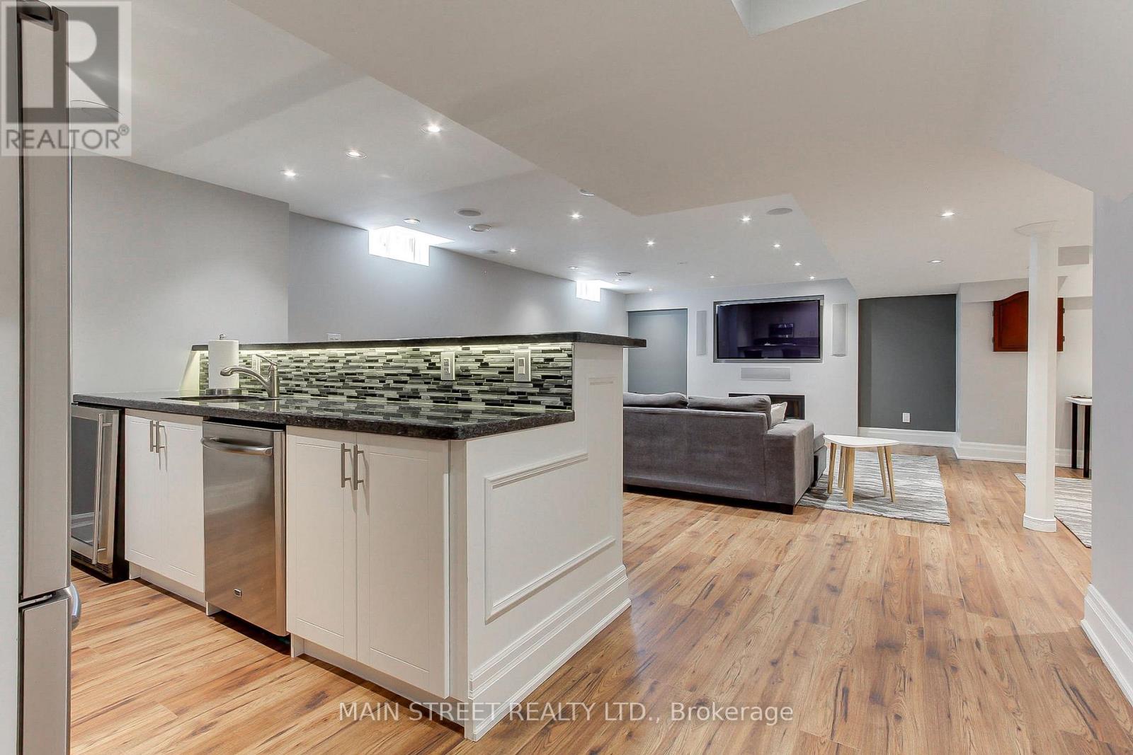 14 REGINALD LAMB CRESCENT - 39