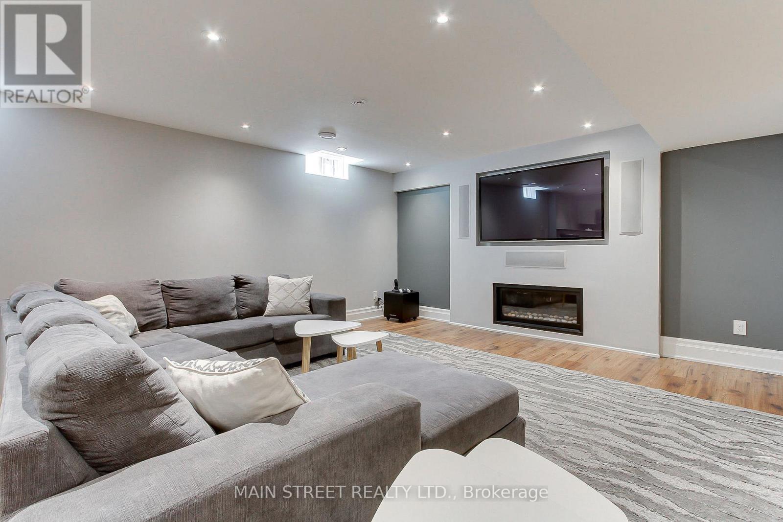14 REGINALD LAMB CRESCENT - 40