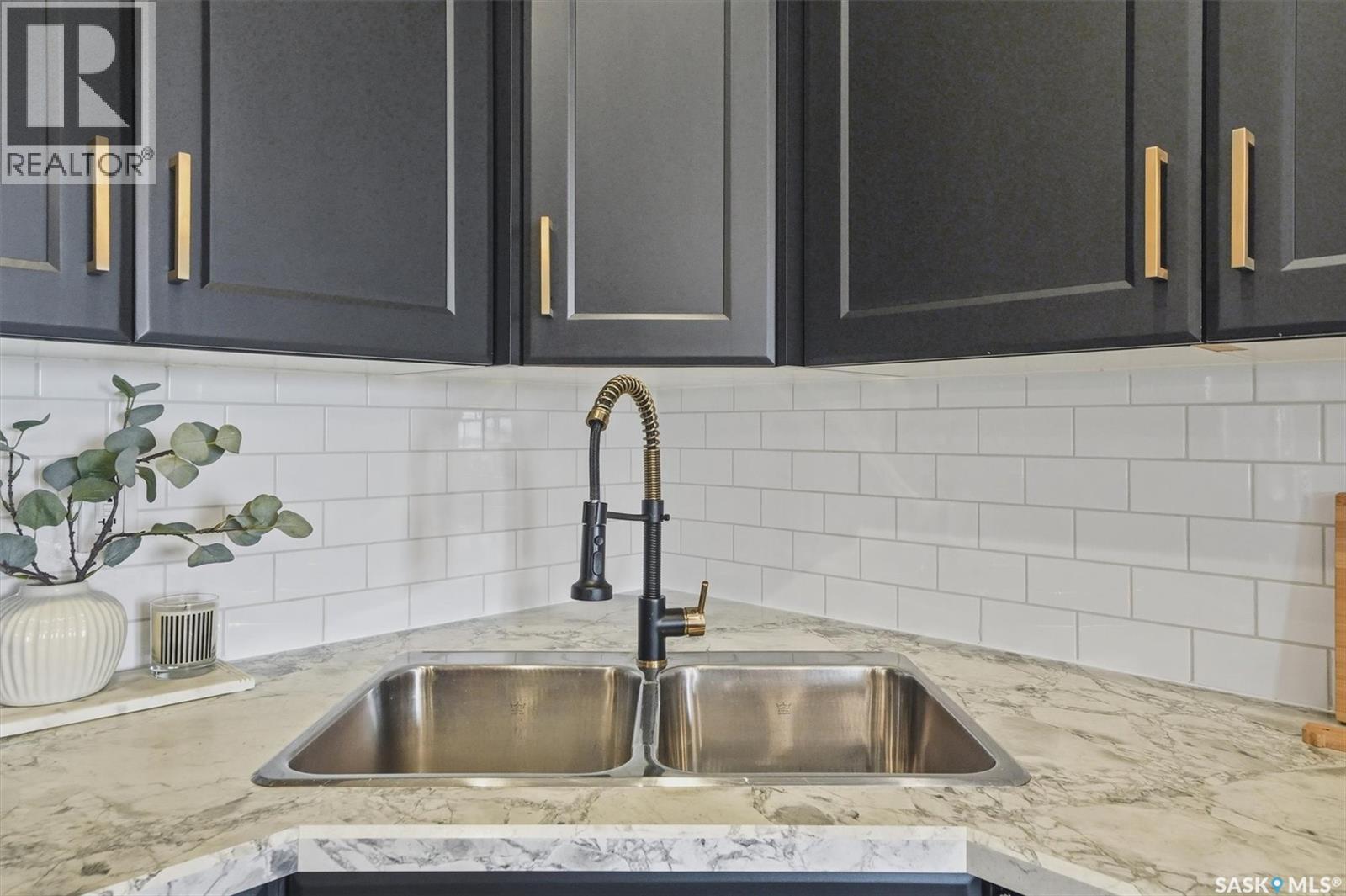 425 Redwood CRESCENT - 4