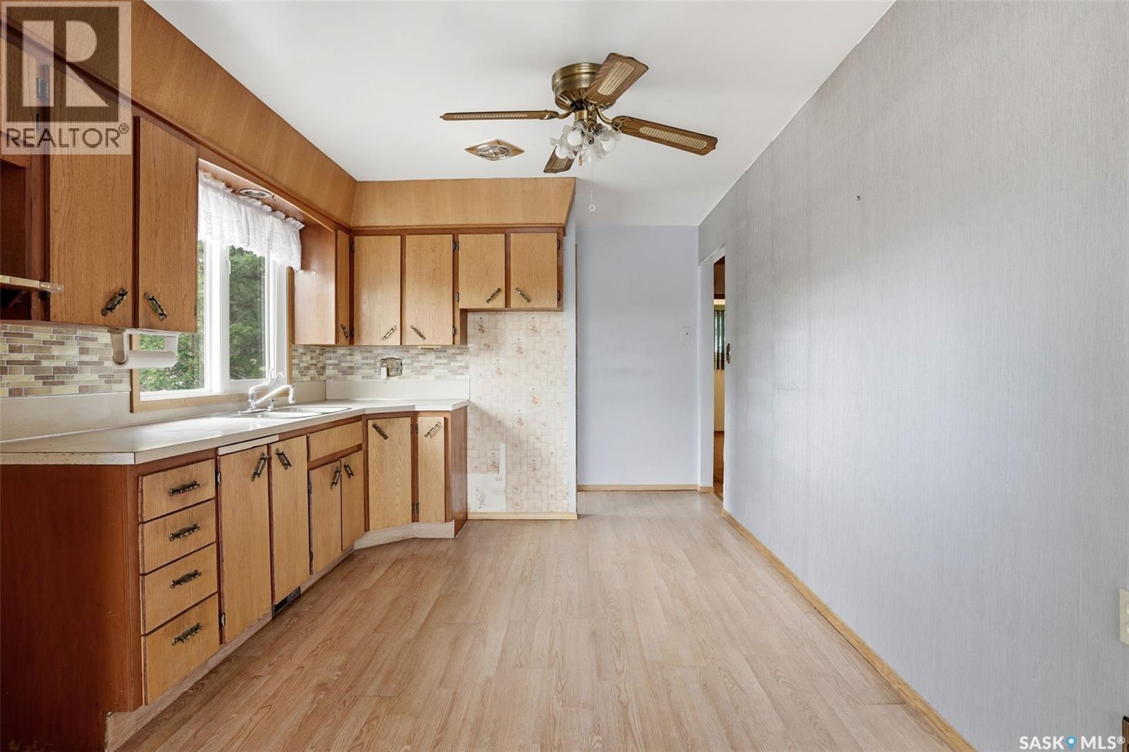 2078 McAra STREET - 10