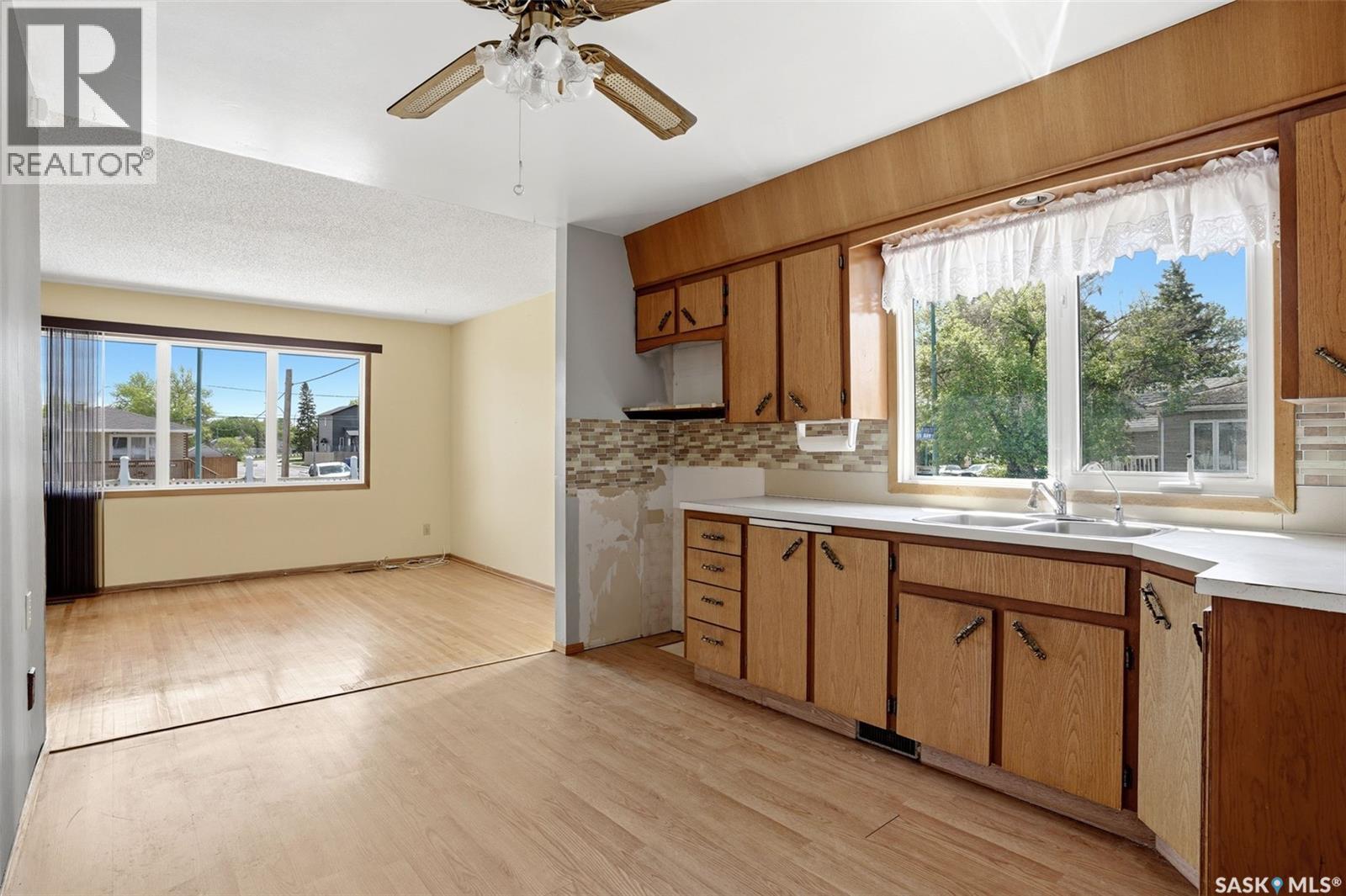 2078 McAra STREET - 12