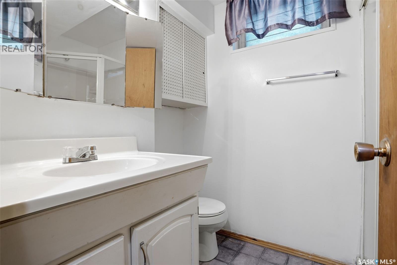 2078 McAra STREET - 28