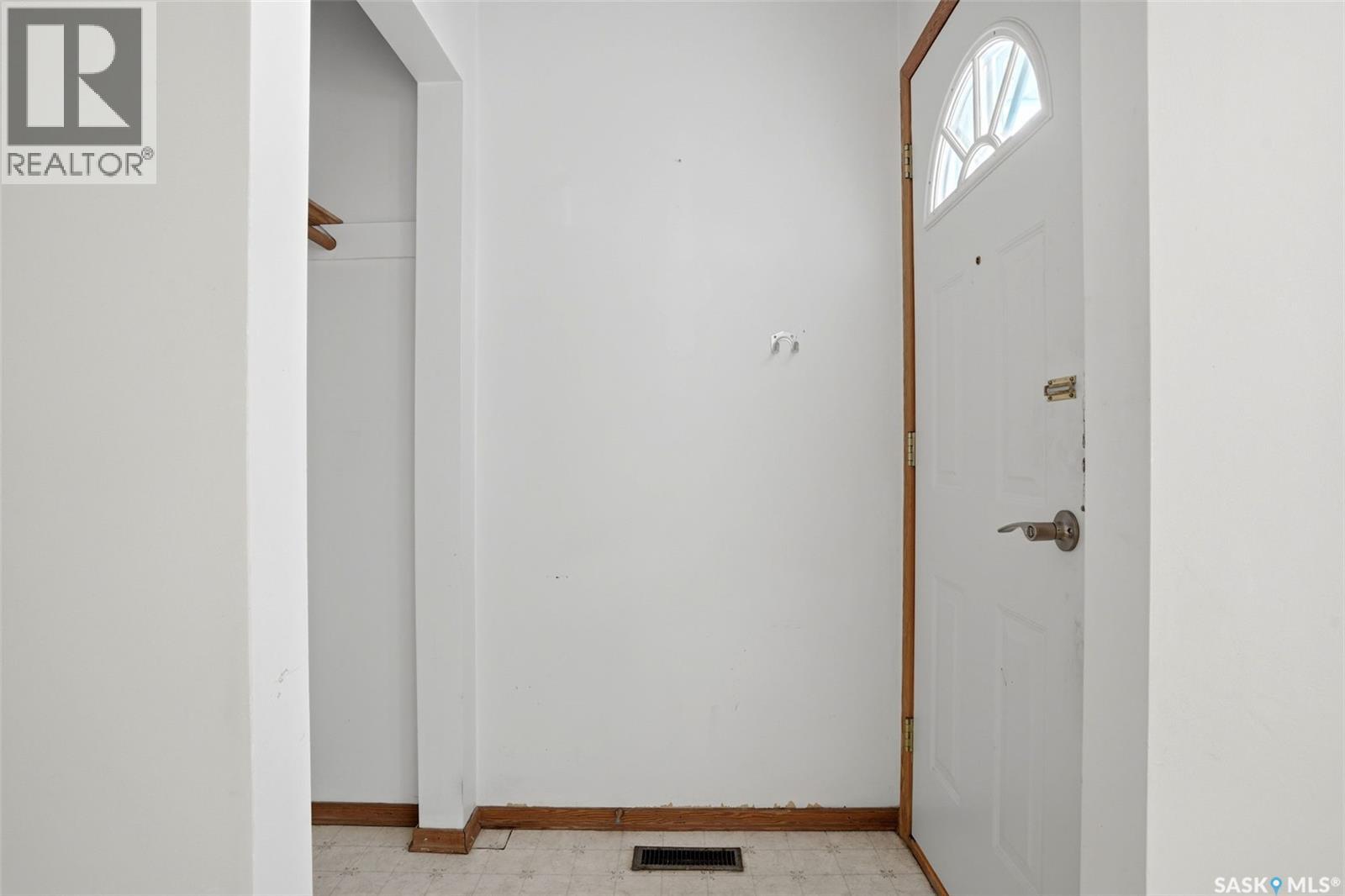 2078 McAra STREET - Image 3