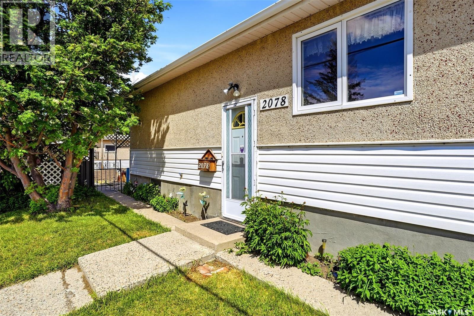 2078 McAra STREET - 33