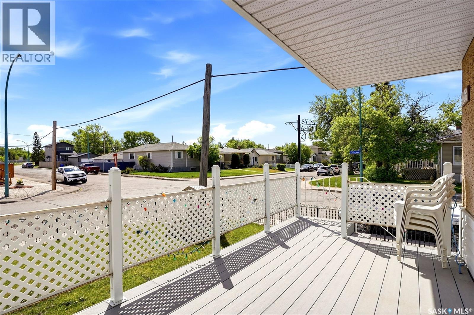 2078 McAra STREET - 41
