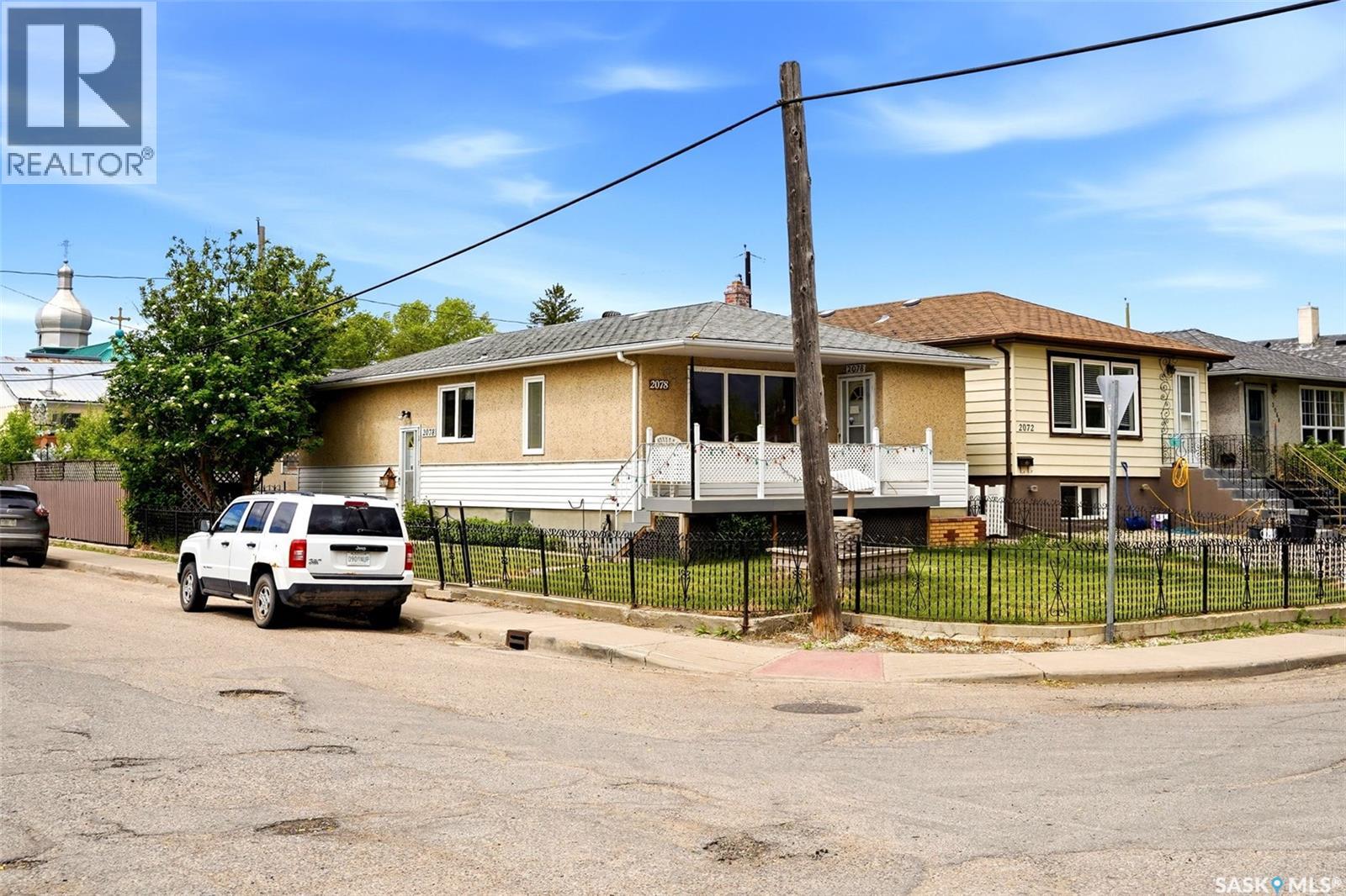 2078 McAra STREET - 44