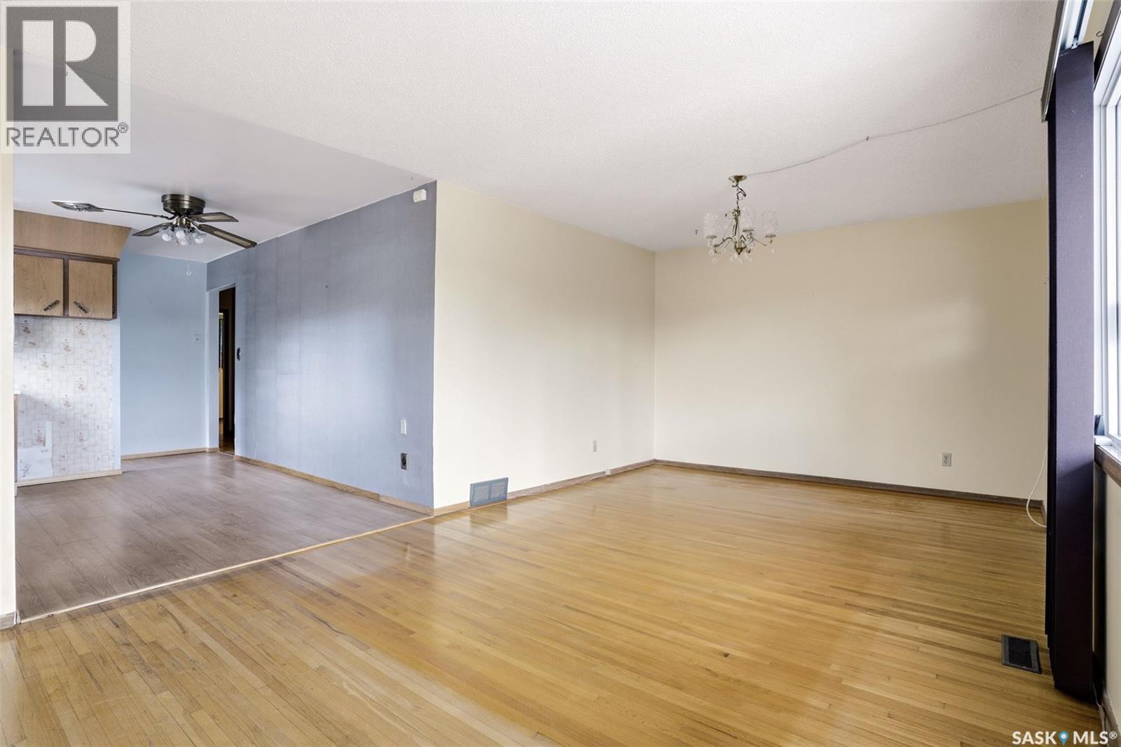 2078 McAra STREET - 6