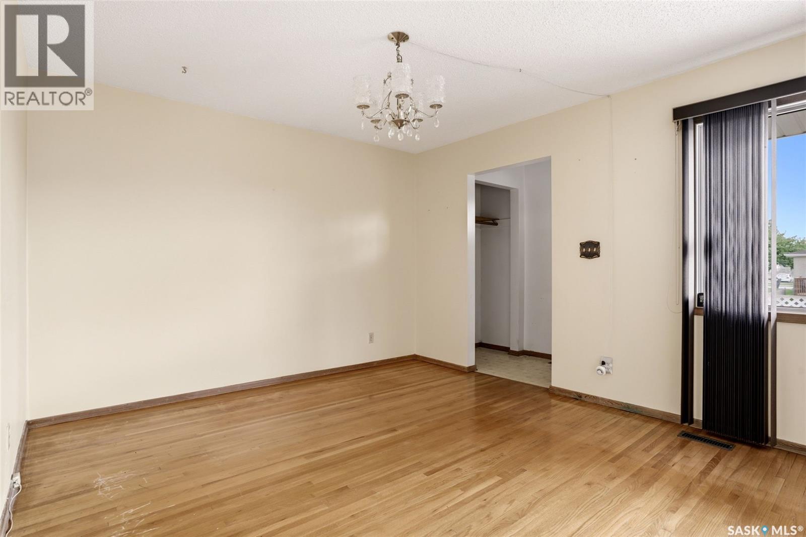2078 McAra STREET - 7