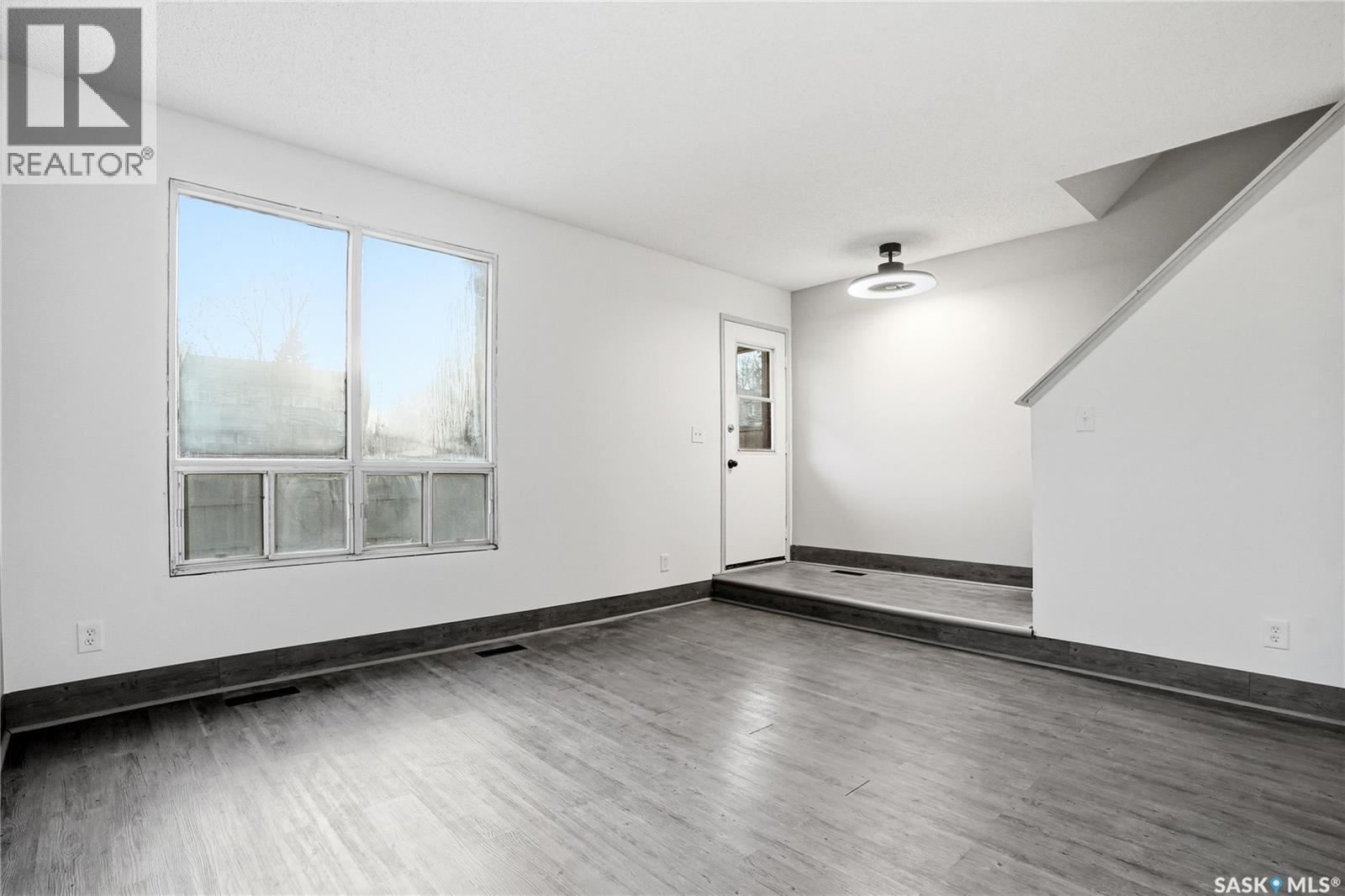 #93 1128 Mckercher DRIVE - 15
