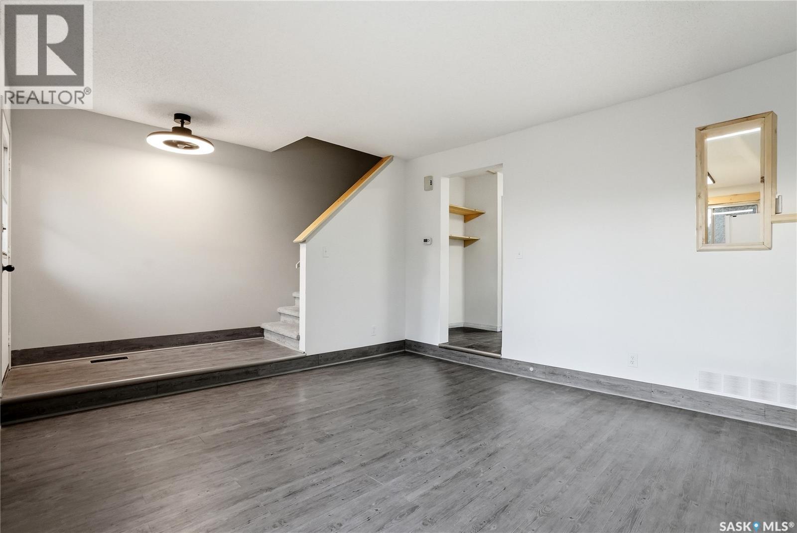 #93 1128 Mckercher DRIVE - 17