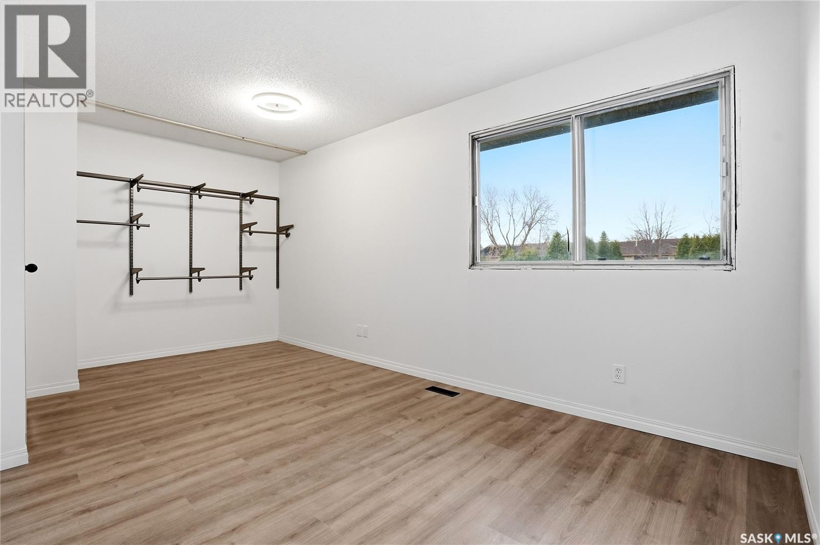 #93 1128 Mckercher DRIVE - 24