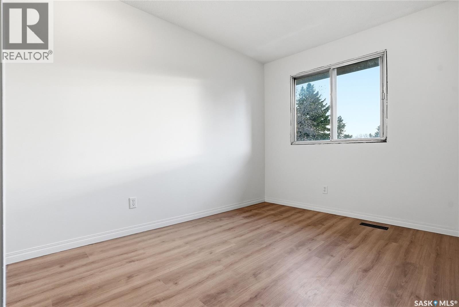 #93 1128 Mckercher DRIVE - 26
