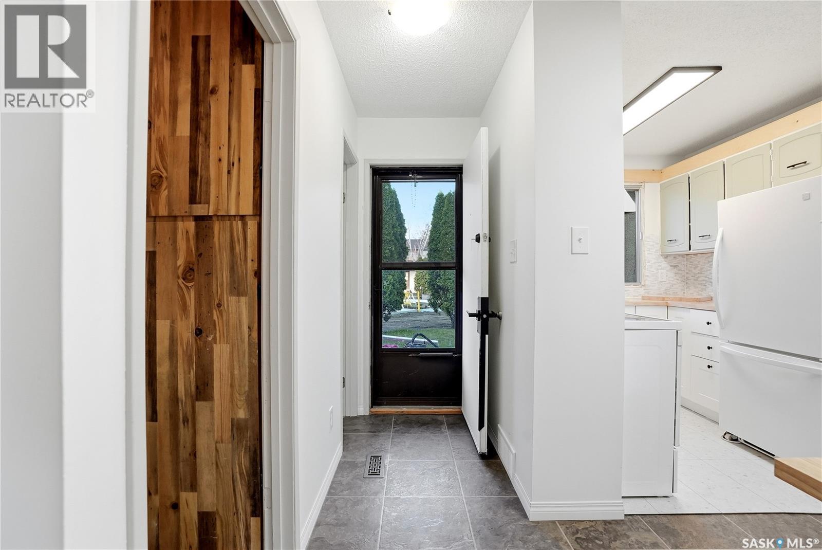#93 1128 Mckercher DRIVE - Image 3