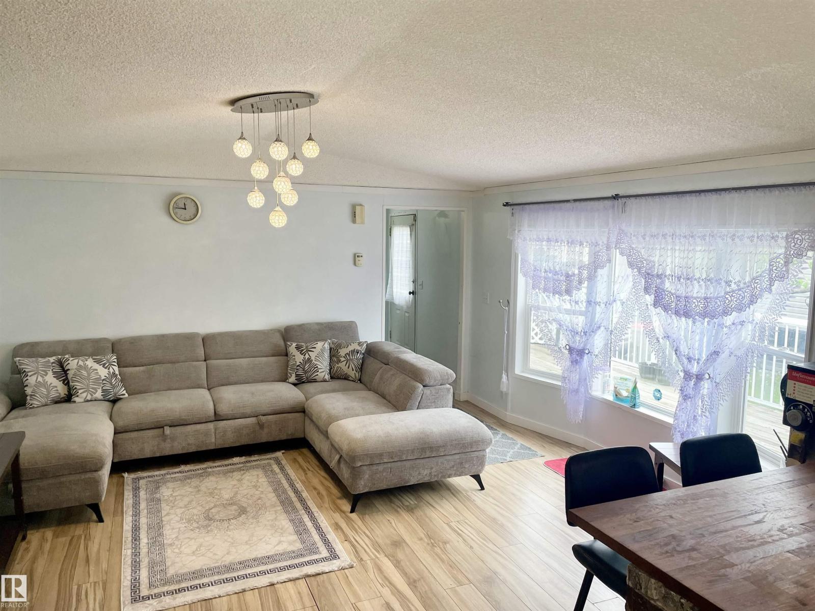 73 Willow Park Estates, Leduc