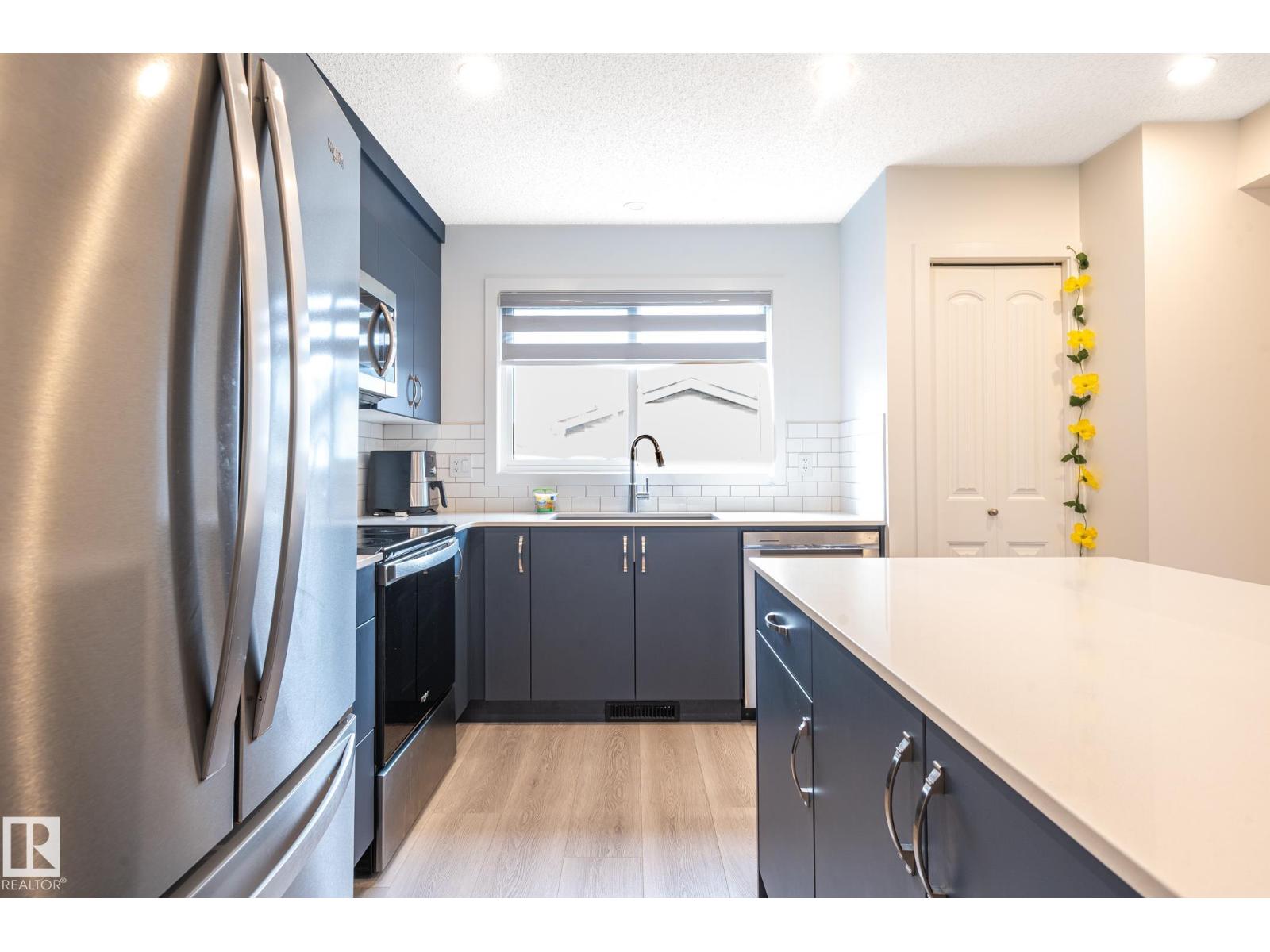 12112 35 AV SW - 18
