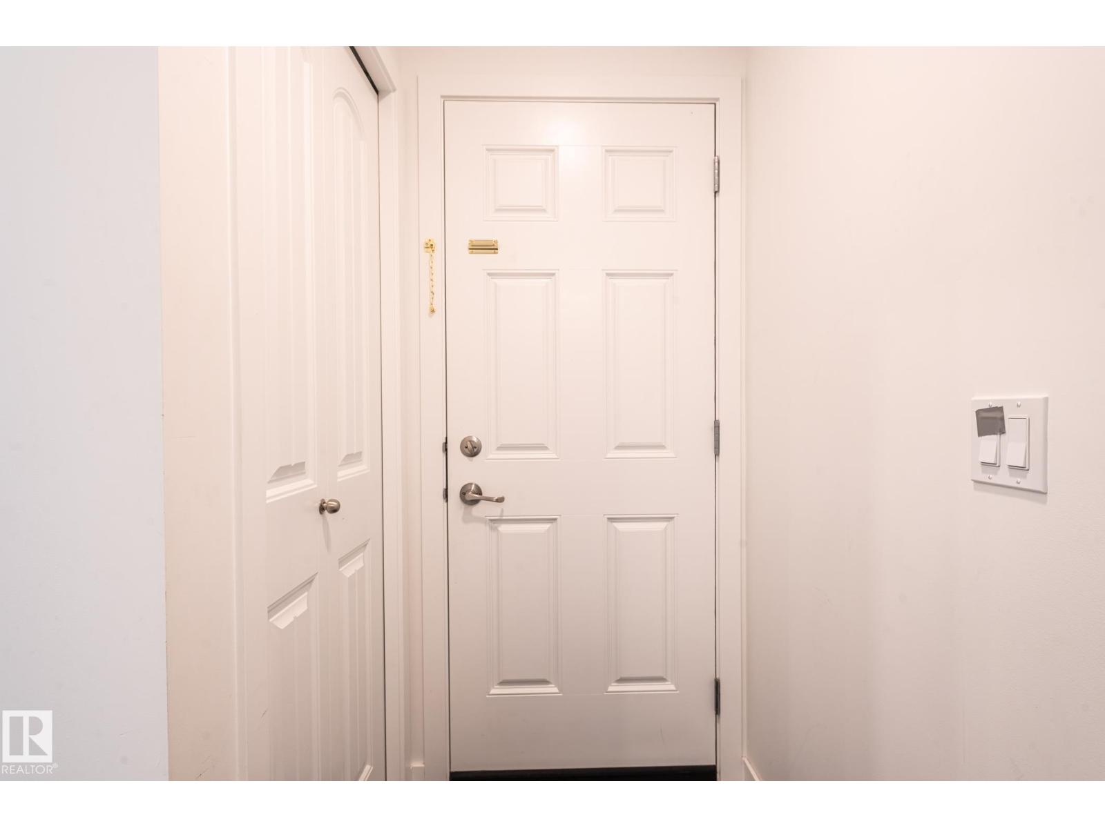 12112 35 AV SW - 26