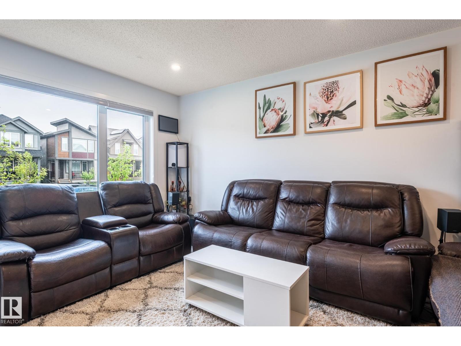 12112 35 AV SW - 10