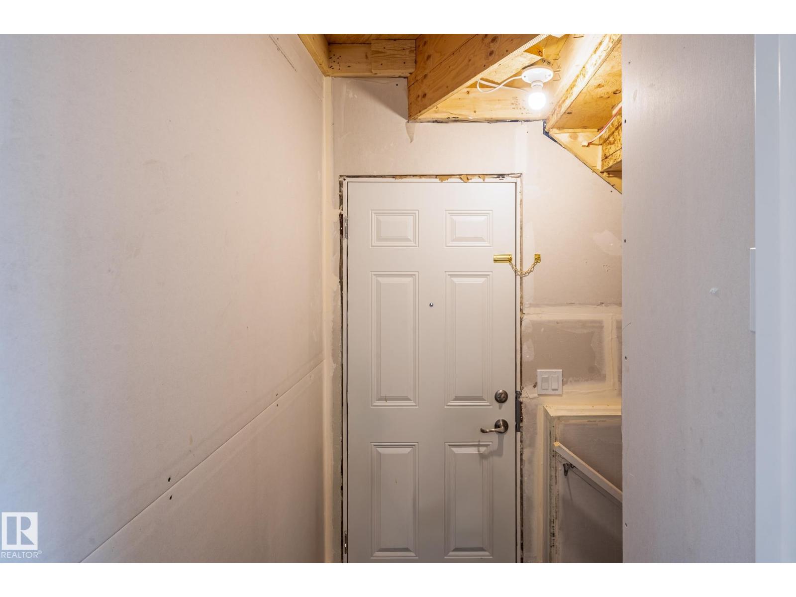 12112 35 AV SW - 45