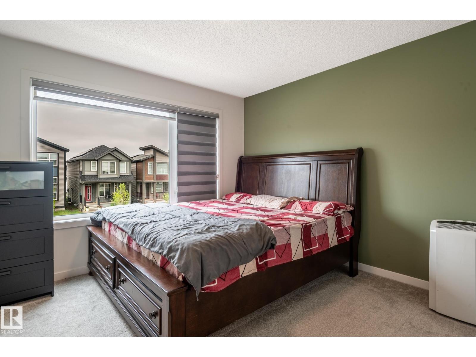 12112 35 AV SW - 39