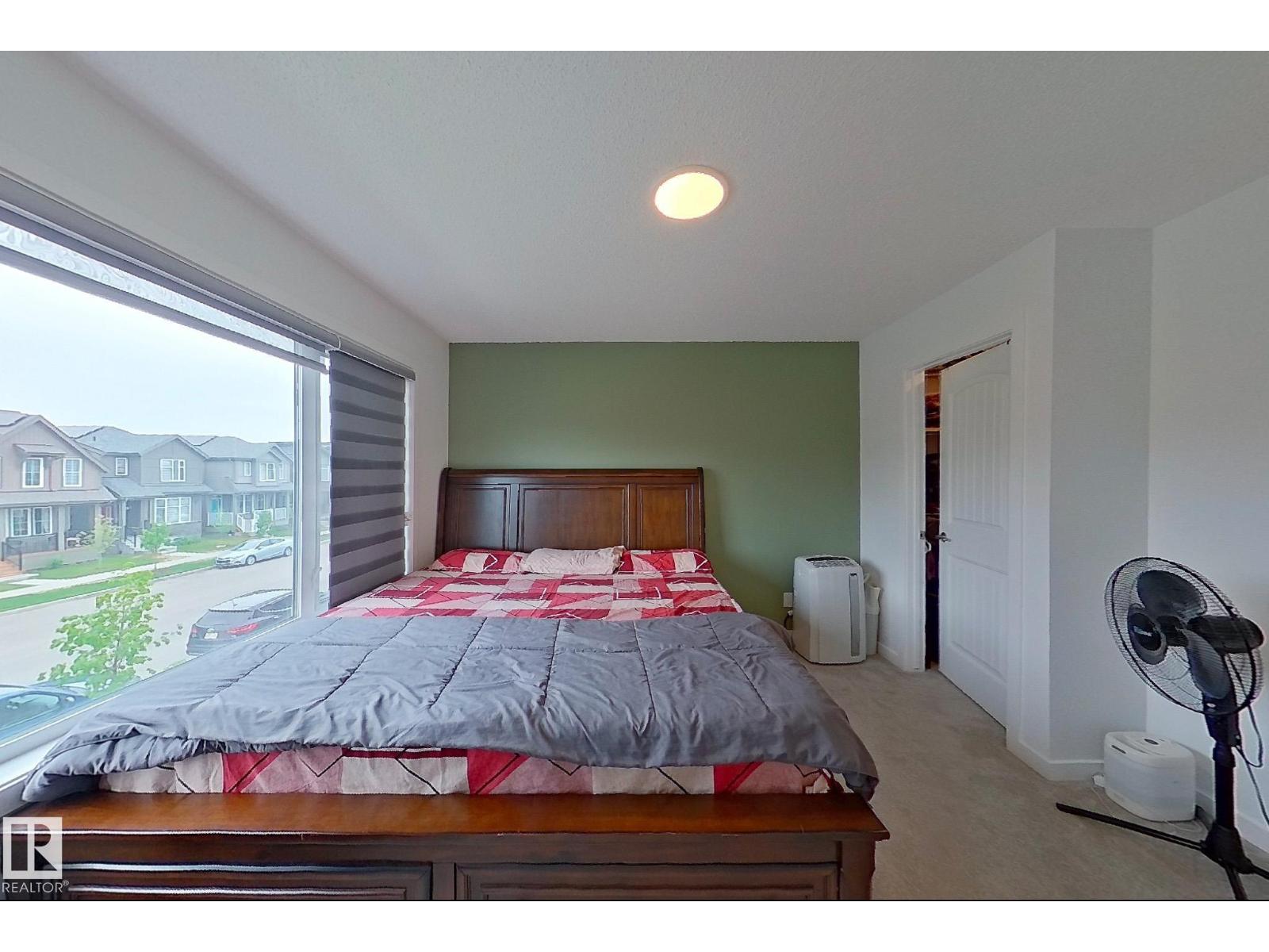 12112 35 AV SW - 40
