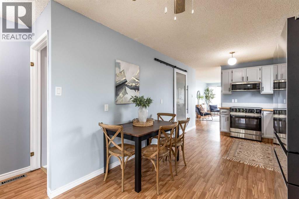 910 7 Street SE — photo 14