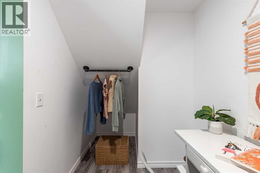 910 7 Street SE — photo 29