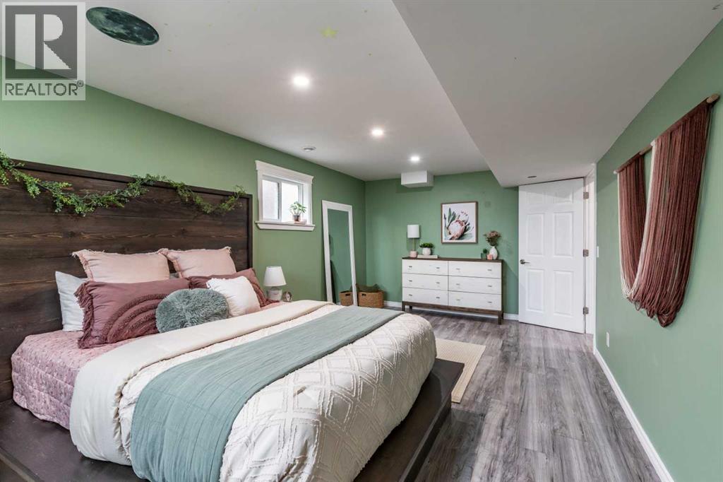 910 7 Street SE — photo 27