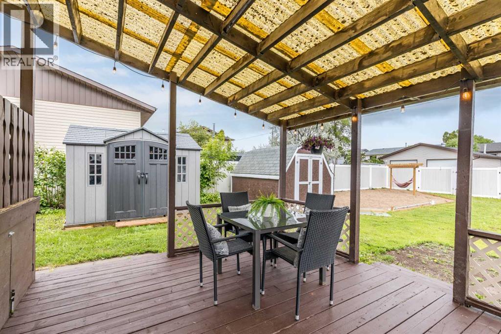 910 7 Street SE — photo 36