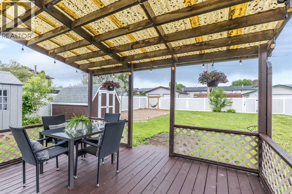 910 7 Street SE — photo 35