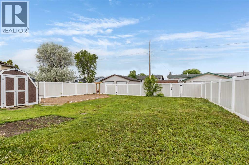 910 7 Street SE — photo 38