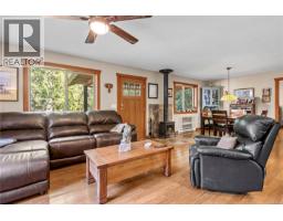 Living room - 13475 Cedar Rd, Ladysmith, BC V9G1H5 Photo 7