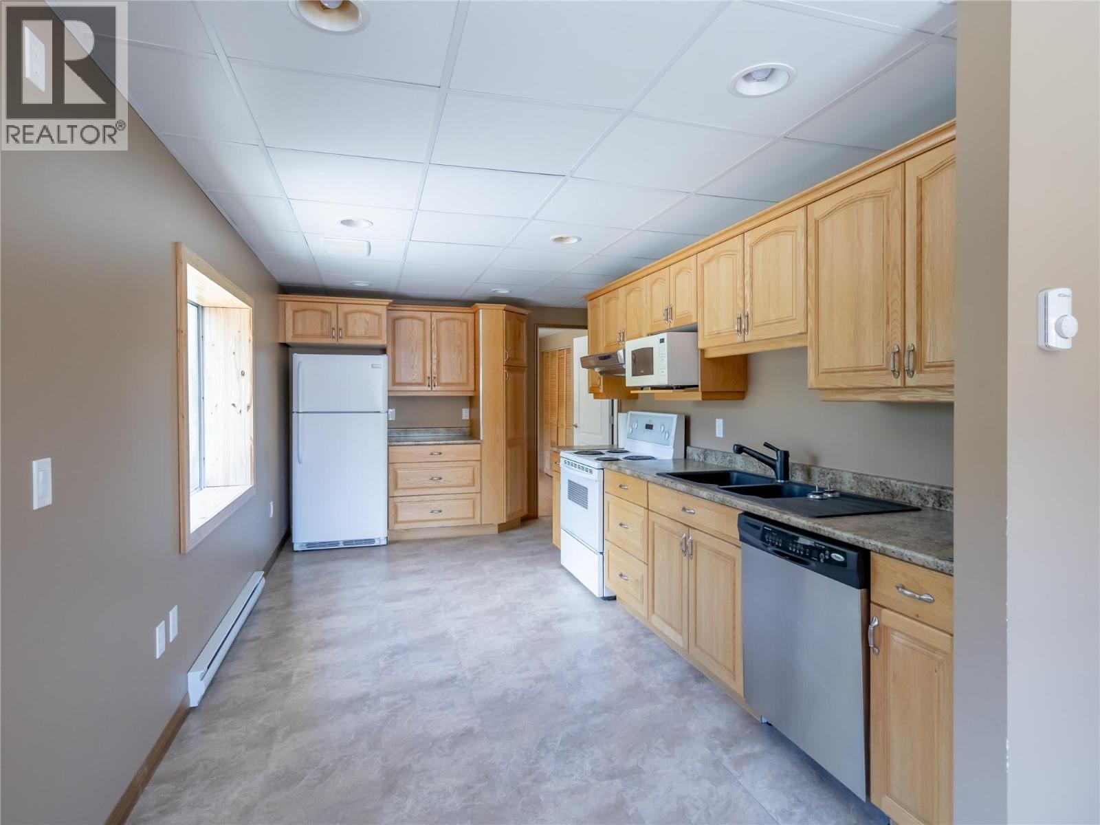  5671 Auto Road Southeast, Salmon Arm