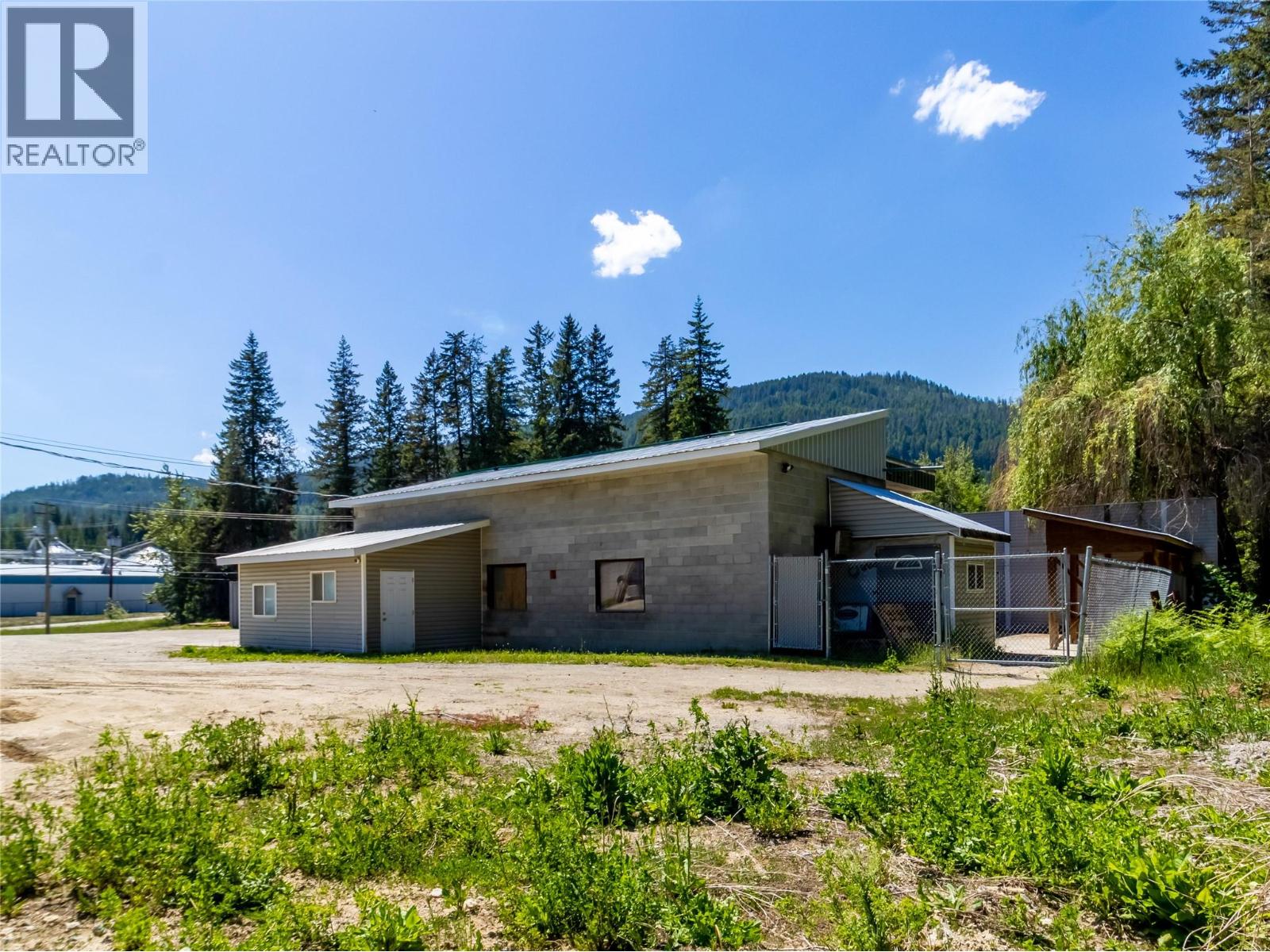  5671 Auto Road Southeast, Salmon Arm