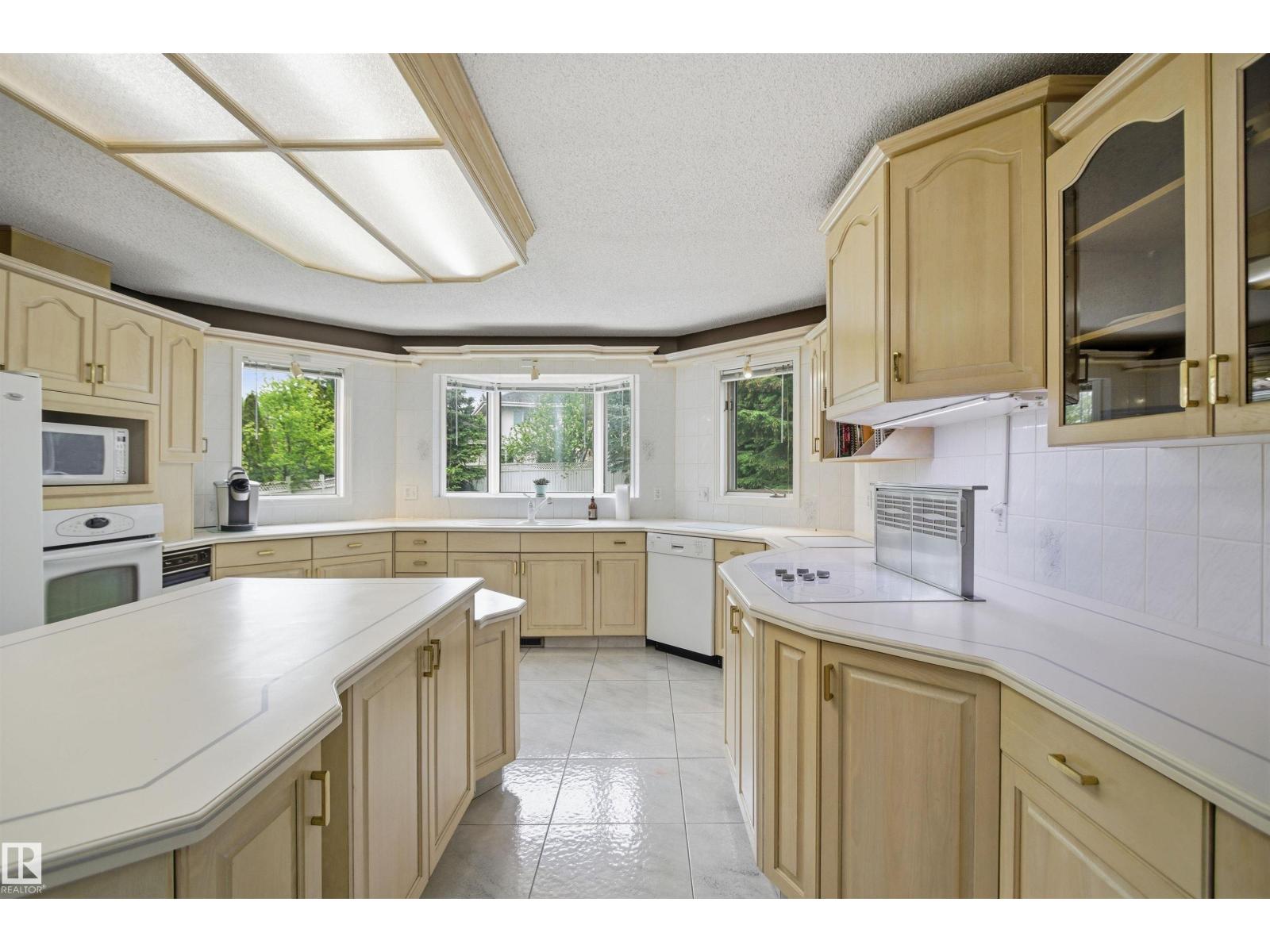 521 ESTATE DR - 16