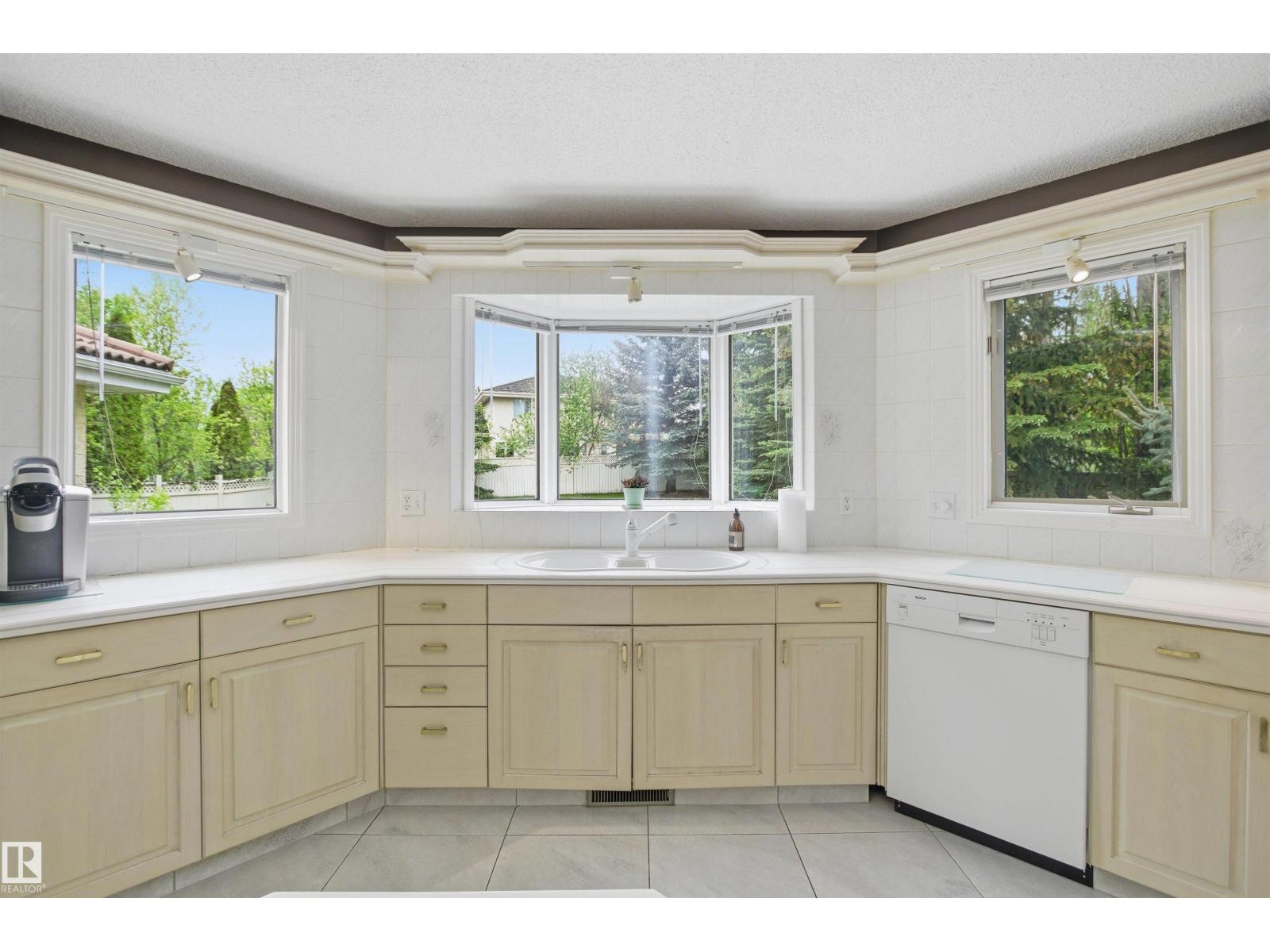 521 ESTATE DR - 17