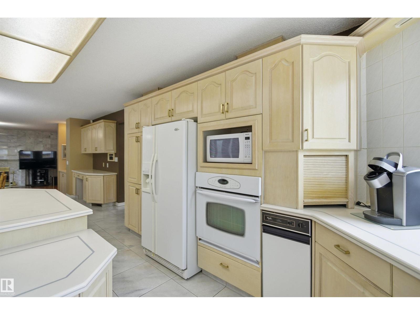 521 ESTATE DR - 18