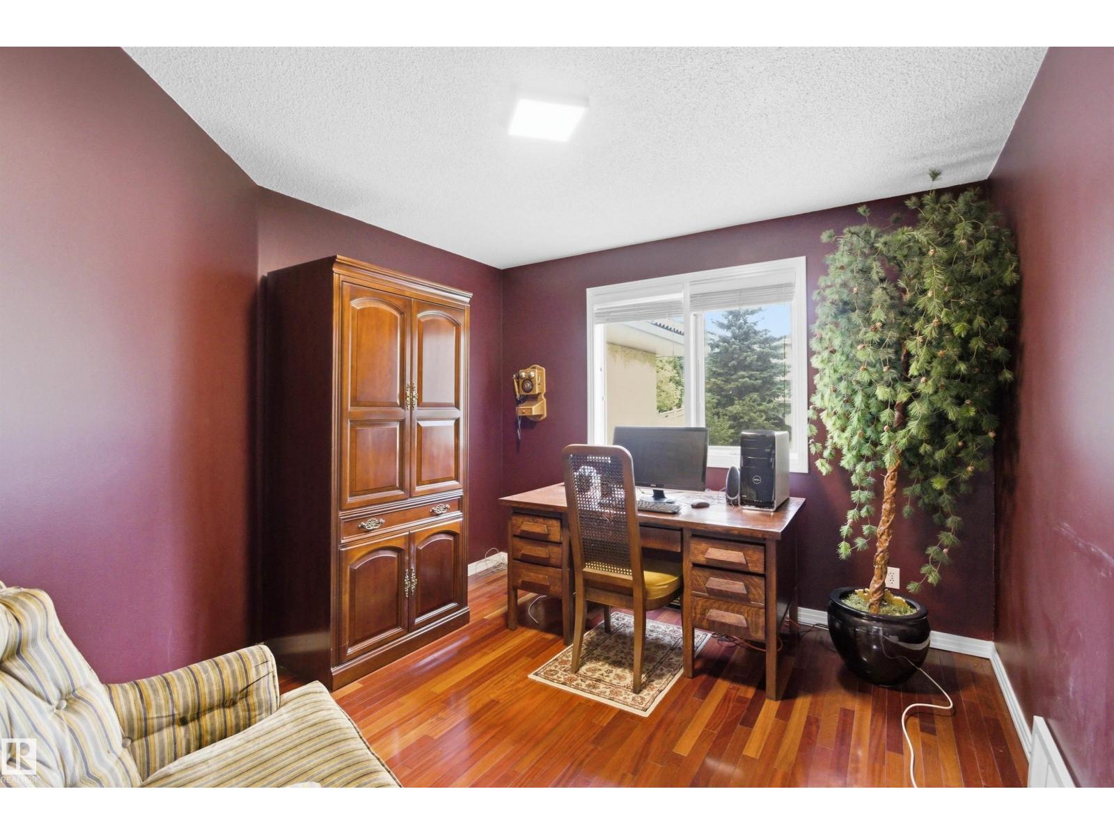521 ESTATE DR - 20