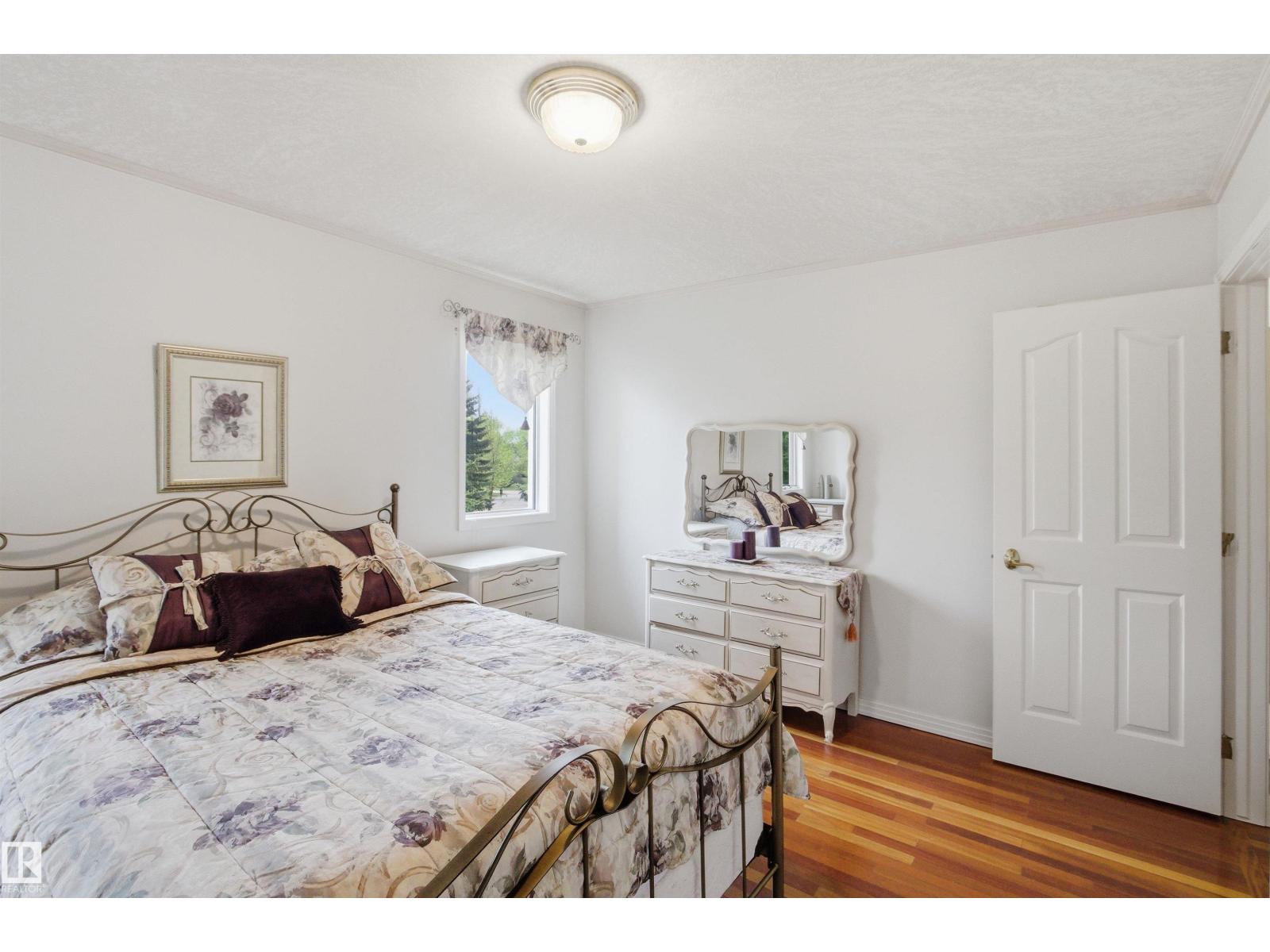 521 ESTATE DR - 31