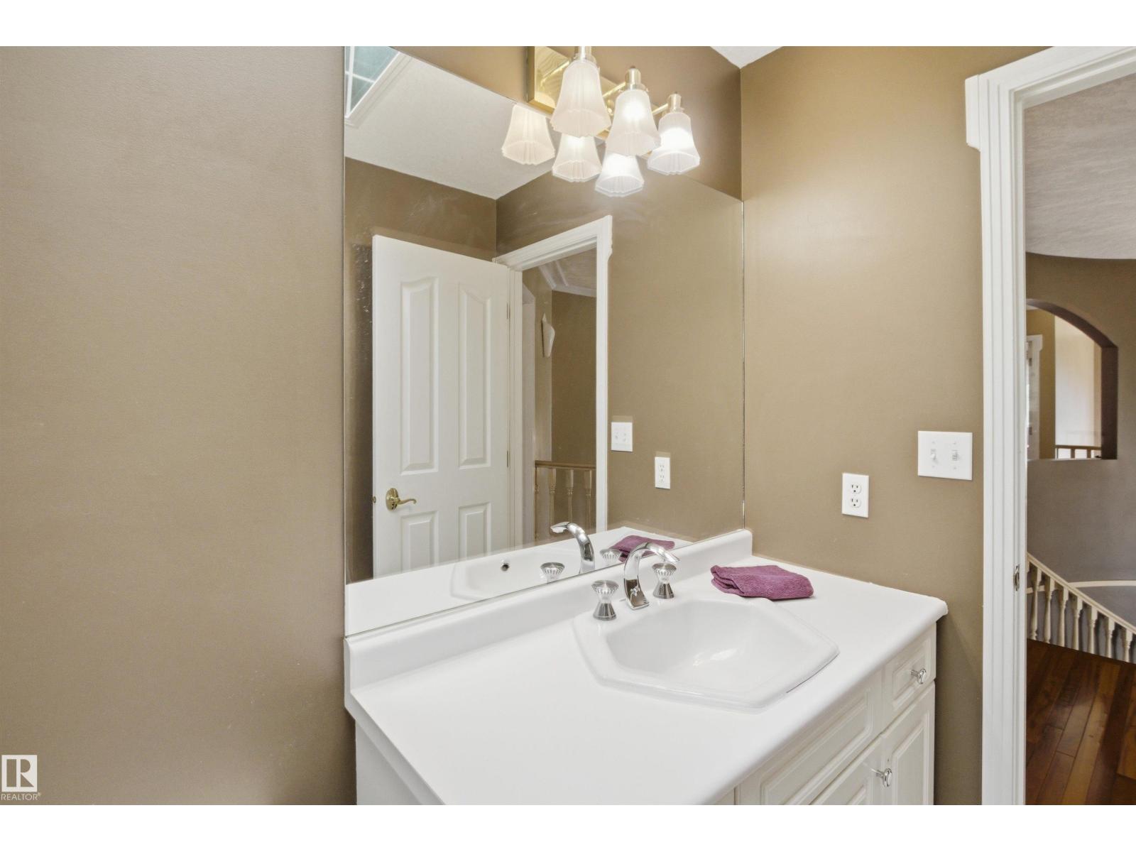 521 ESTATE DR - 35