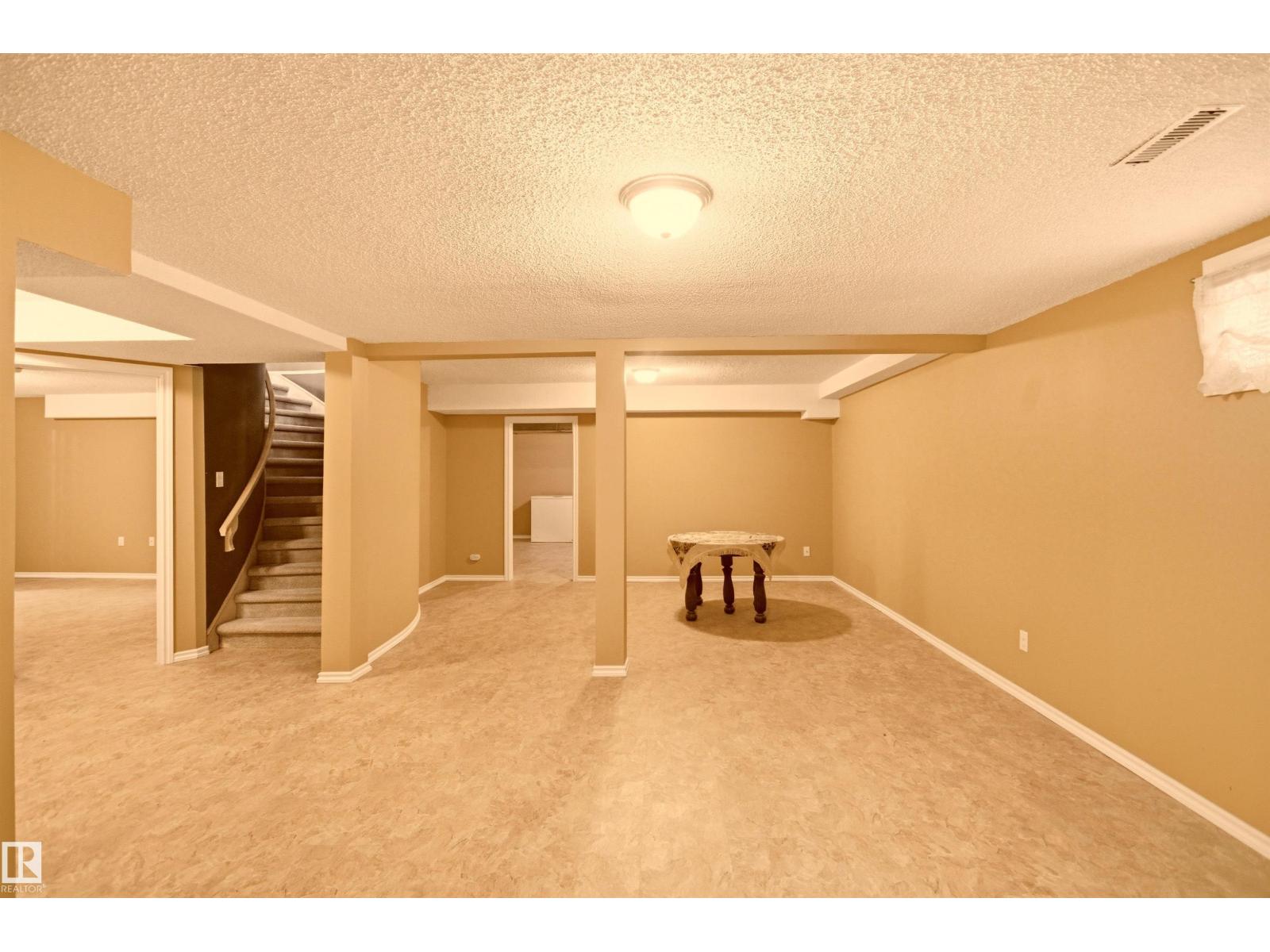 521 ESTATE DR - 36