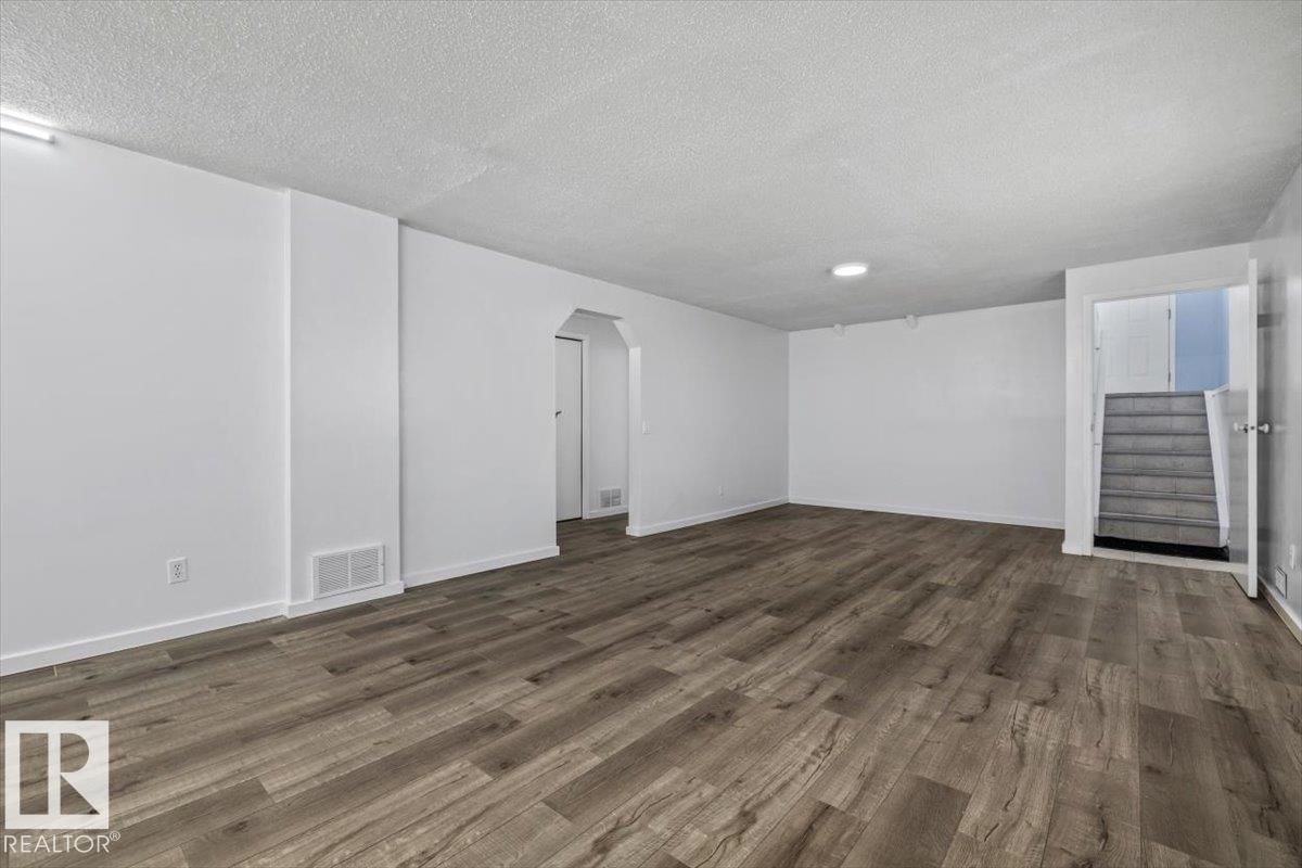 8103 154 AV NW - 25