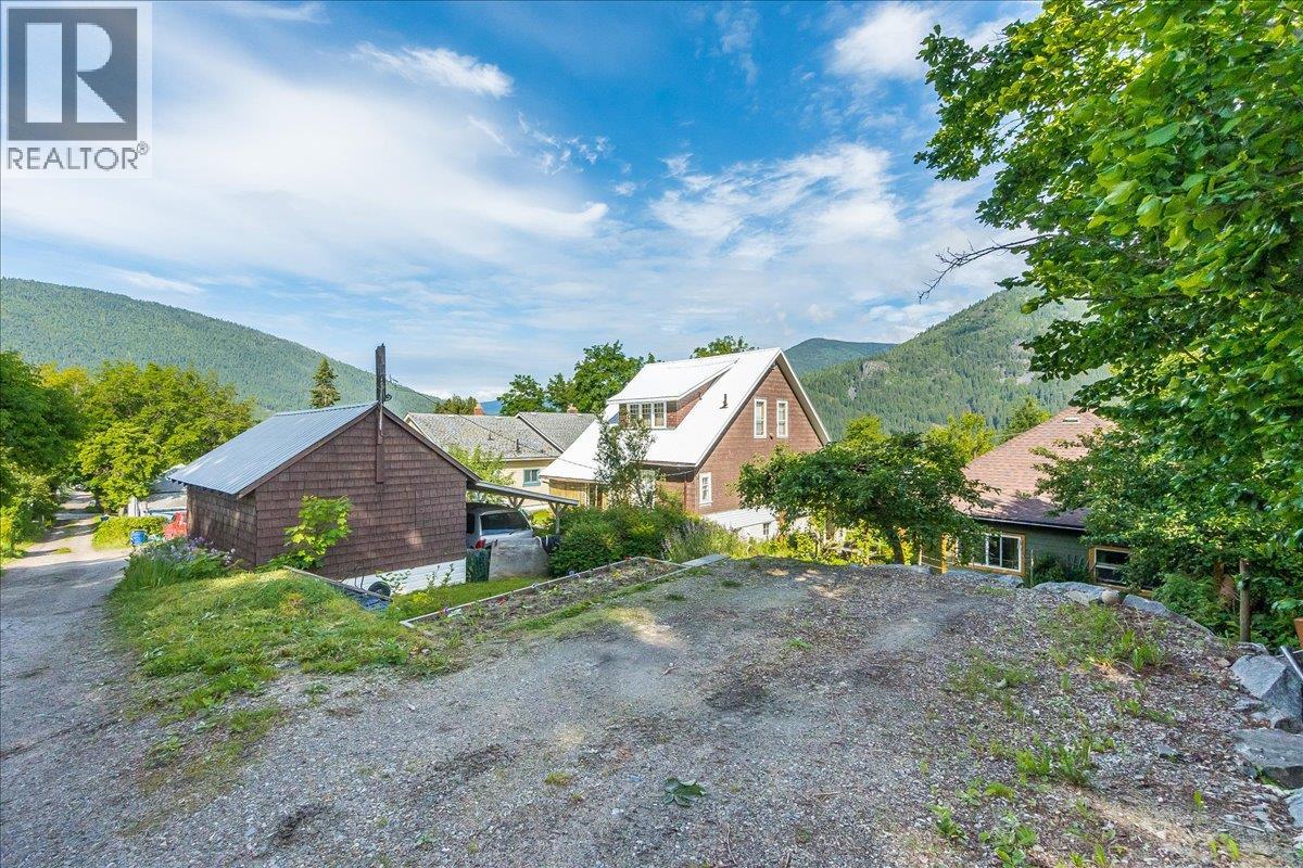 720 Latimer Street - 52