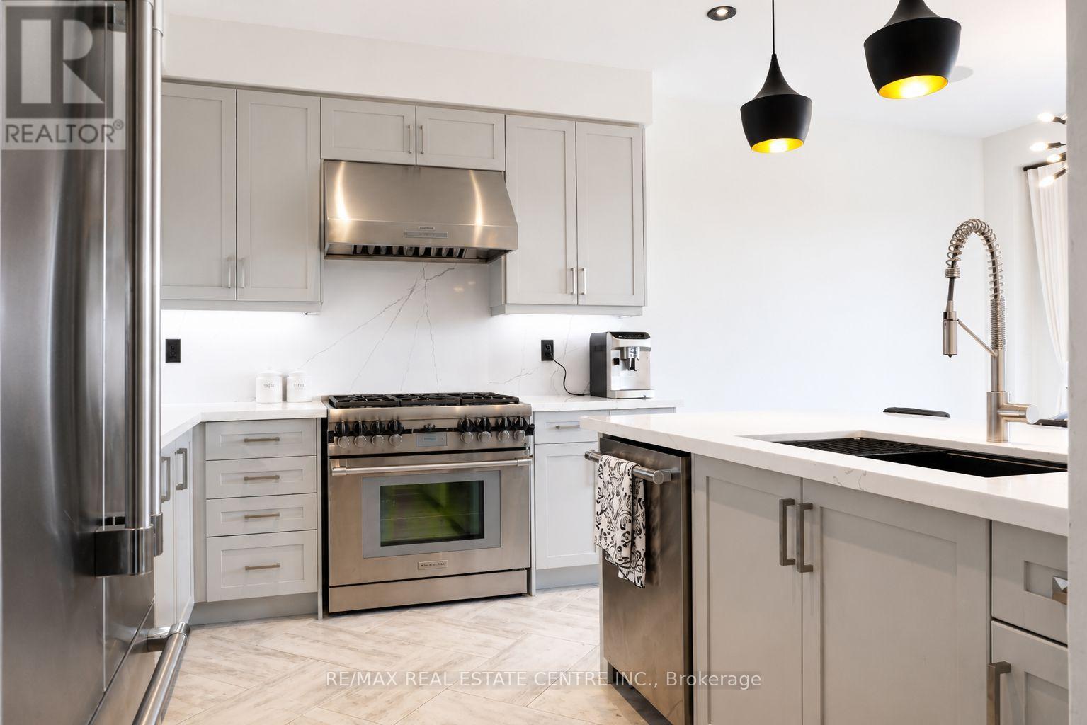 4-bedroom home for sale at 15 CAHILL DRIVE, Brantford ON · photo 12 of 50