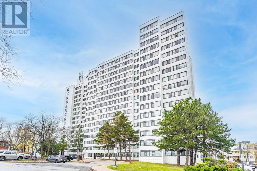 Listing photo of 706 - 3000 BATHURST STREET
