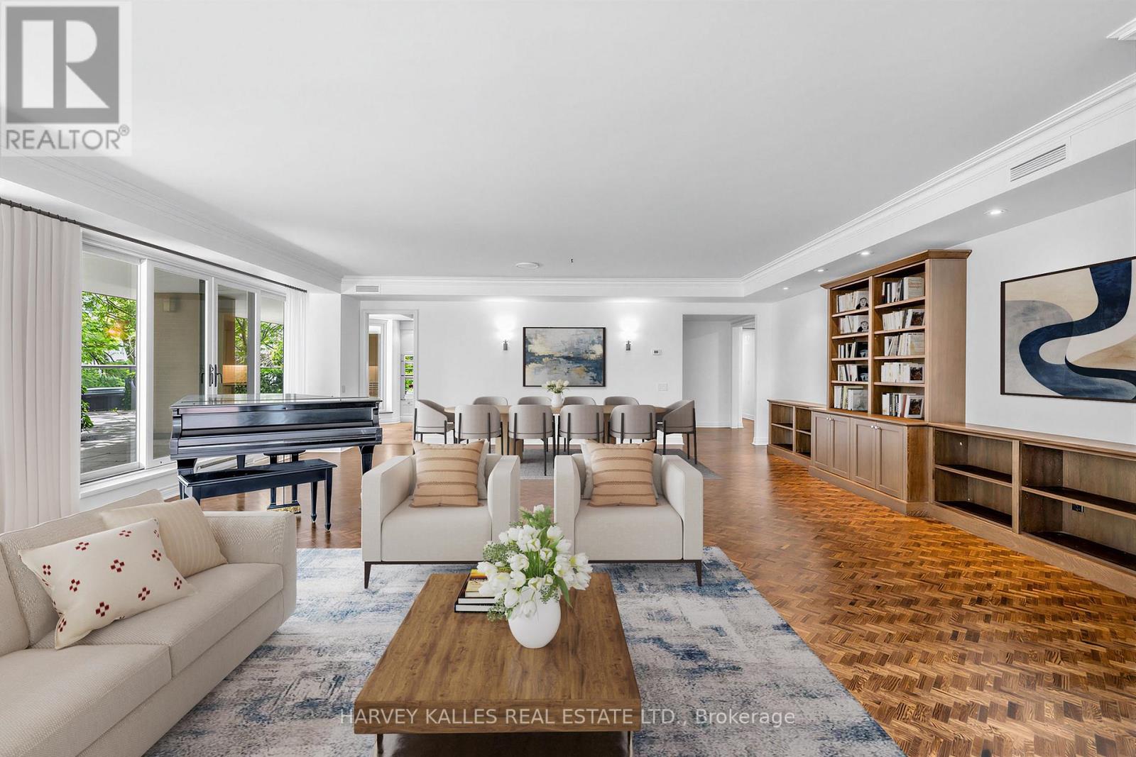 Listing photo of 310 - 4 LOWTHER AVENUE